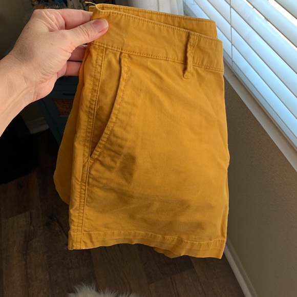 GAP Khaki 5in Short - Picture 7 of 7